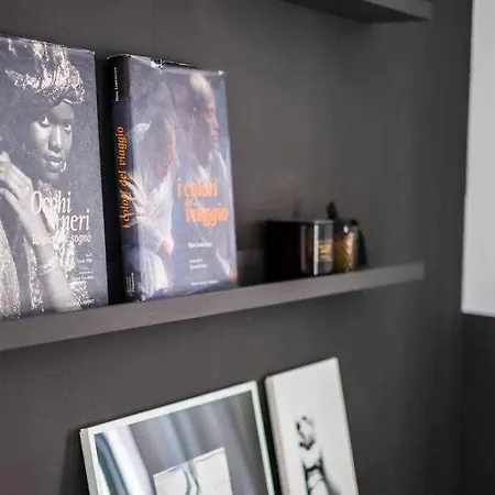 The Black House In Apartman *