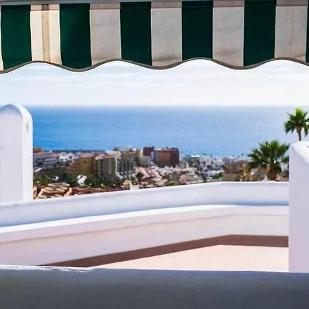 דירה The Black House In *