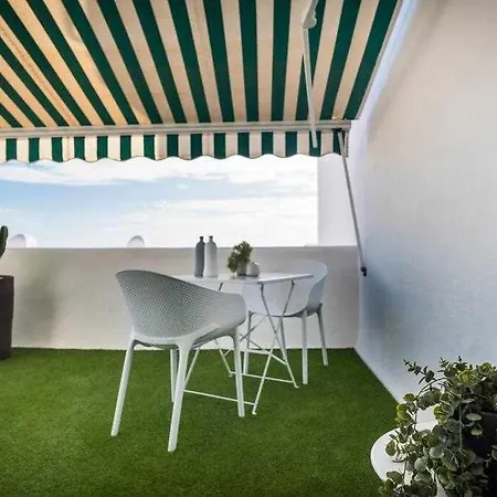 The Black House In דירה