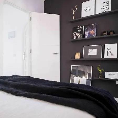 The Black House In אדחה